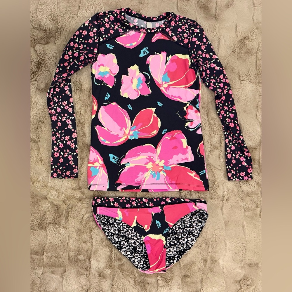 Maaji Kids Pansie Odyssey
Rashguard Set - size 14 - fits like a 12